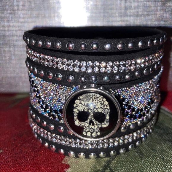 Skull Bling Snap Bracelet - Picture 6 of 6